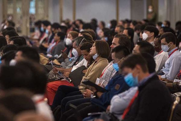 Hundreds of attendees at the Opening Session of BCVS 2022 in Chicago.
