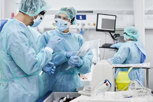 doctors discussing in ICU
